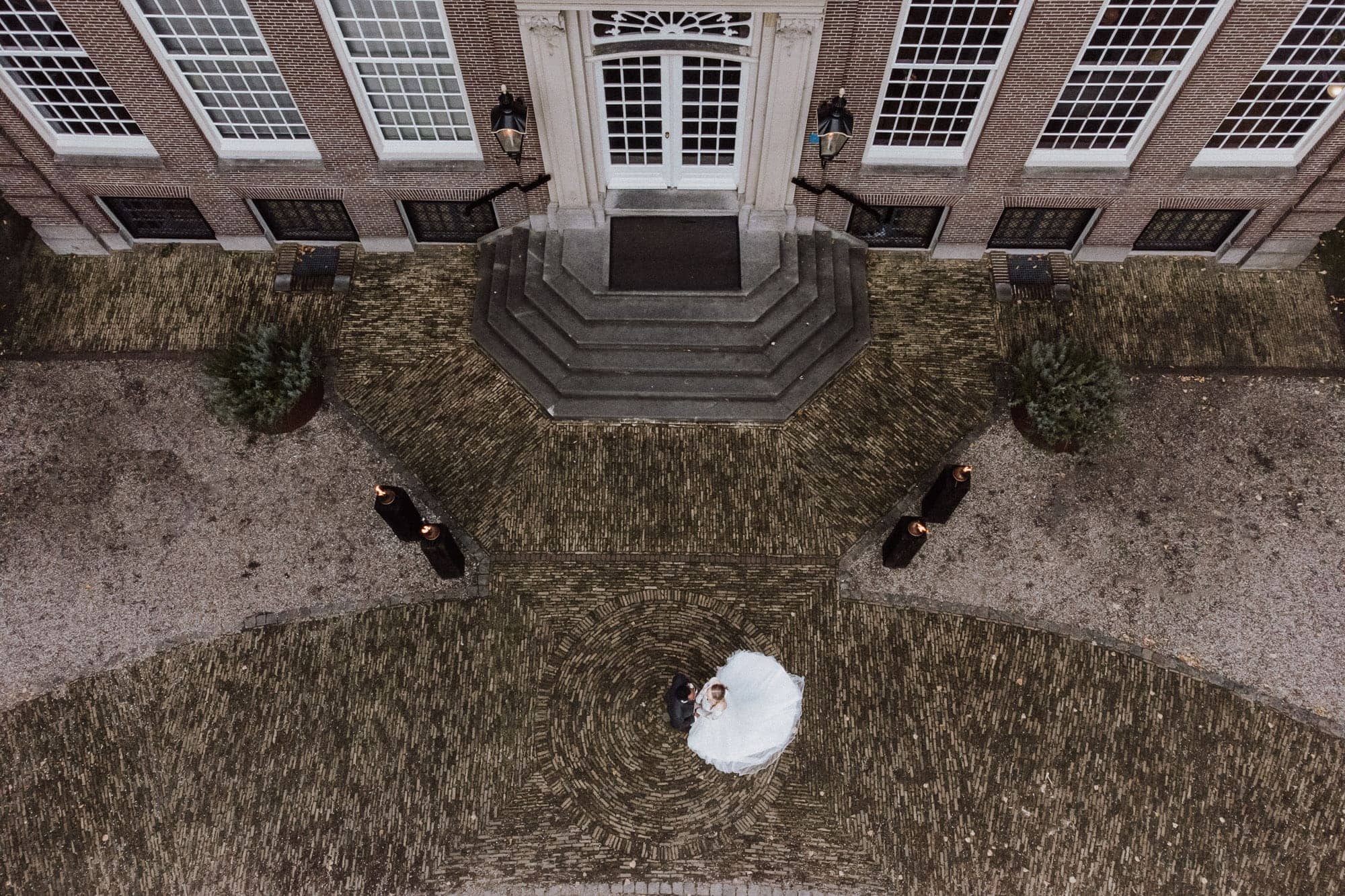 Dronefoto bruidspaar